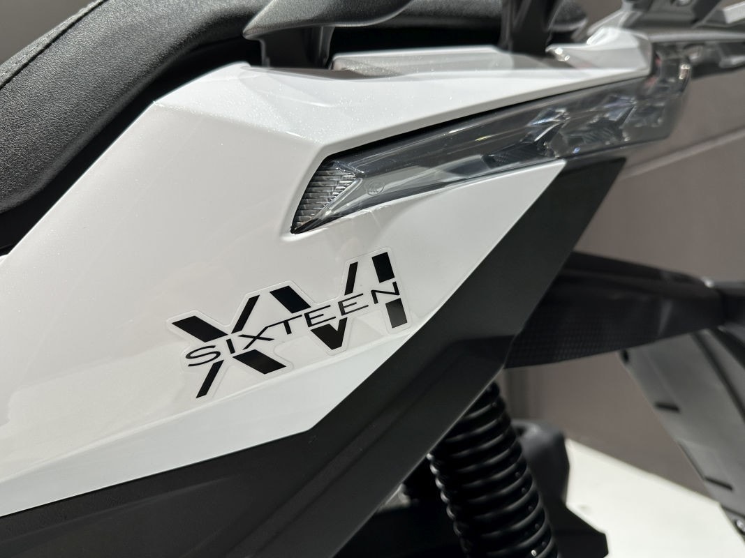 Wottan Sixteen 125: lo scooter spagnolo con ruota da 16" che sfida il traffico urbano